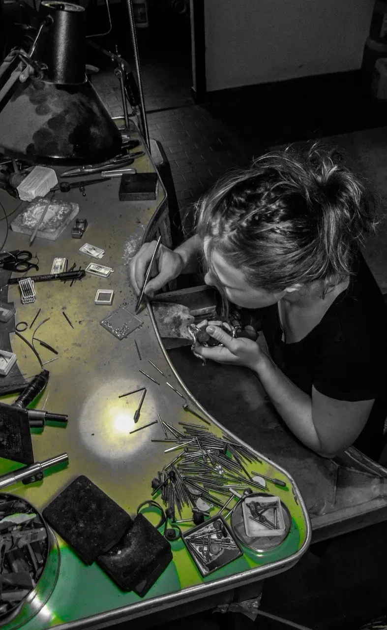 margherita ferri nel laboratorio jewood