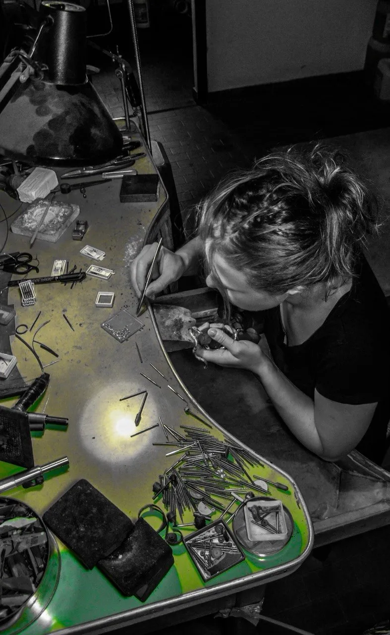 margherita ferri nel laboratorio jewood